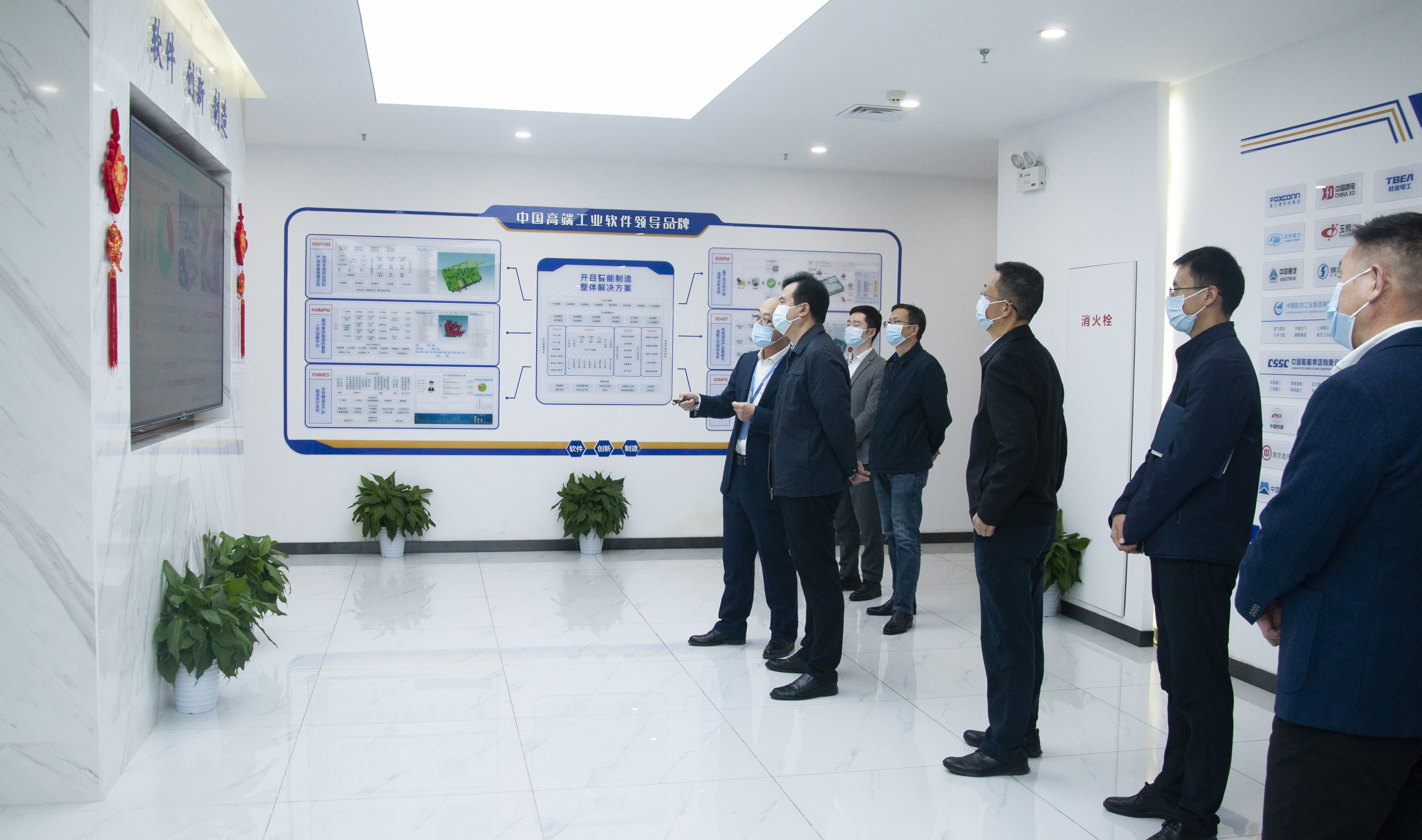  東湖高新區(qū)管委會主任張勇強一行蒞臨開目公司考察調研